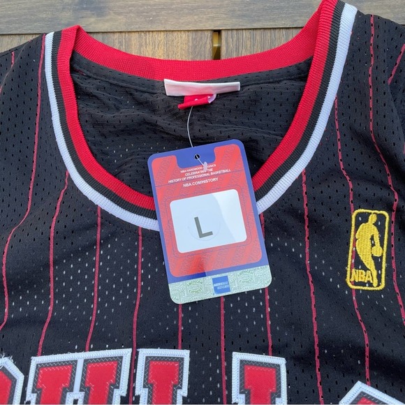 Mitchell & Ness Authentic Jersey Chicago Bulls Alternate 1997-98 Michael Jordan - Picture 5 of 12